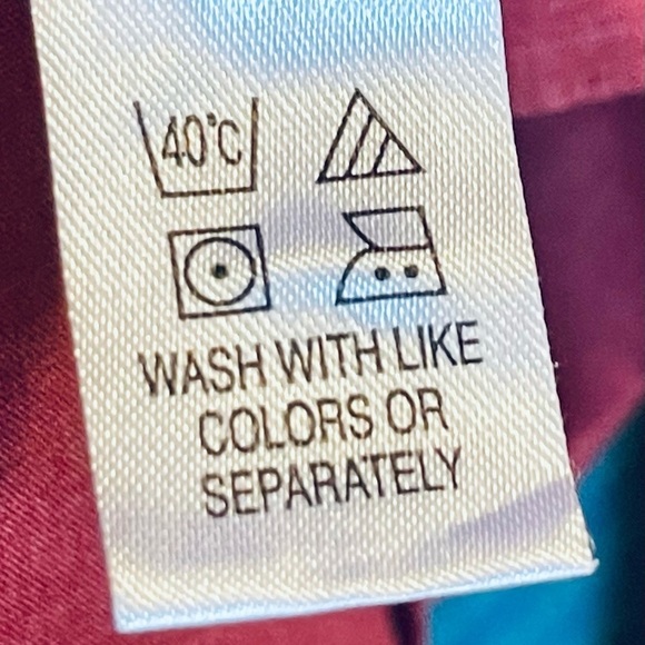 𝅺MEN’S cranberry Dockers dress shirt. - Picture 5 of 5